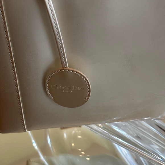 Polished Christian Dior Tan Patent Shoulder Bag with Glossy Bead Handles - Picture 4 of 13